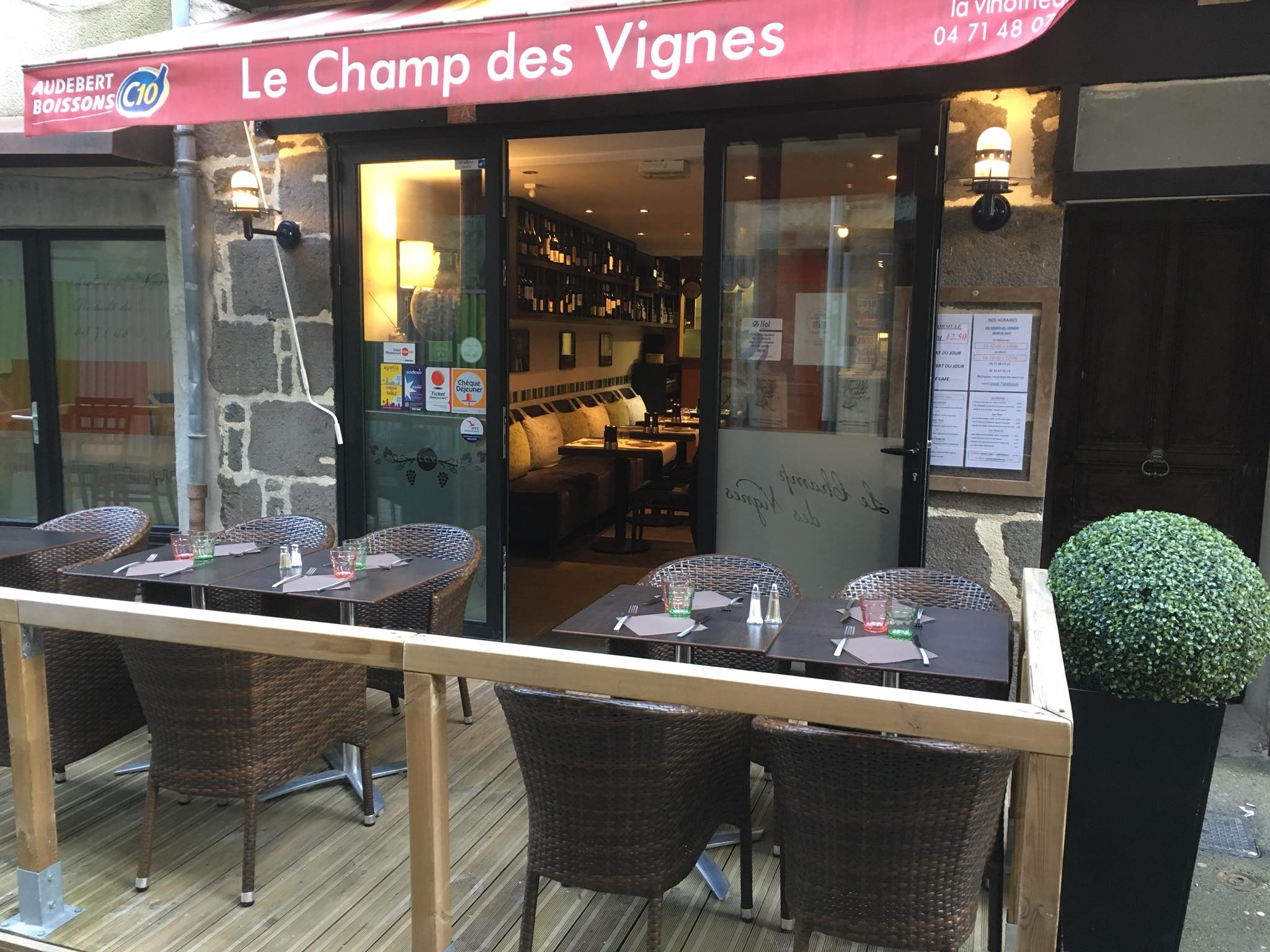 LE CHAMPS DES VIGNES
