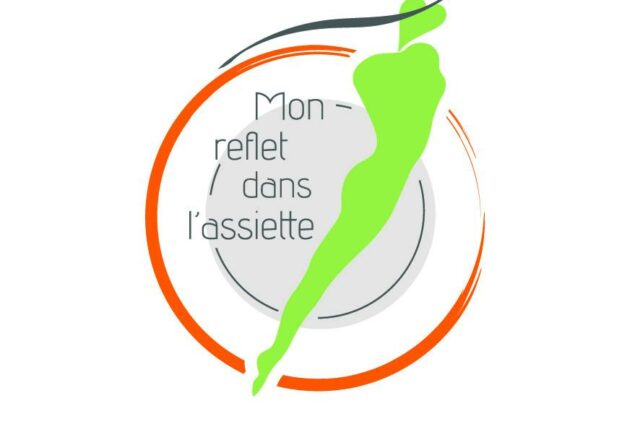 MON REFLET DANS L'ASSIETTE